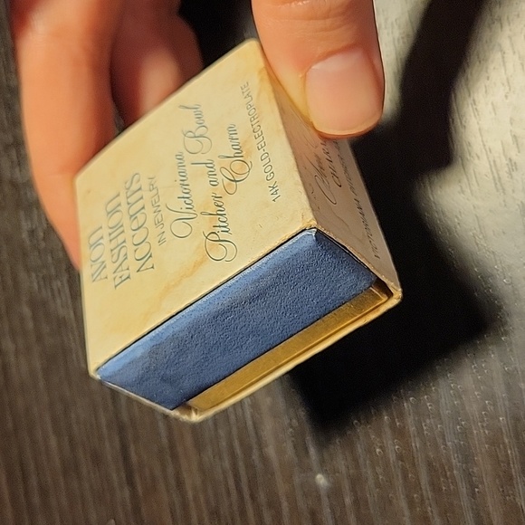 Vintage Avon Charm - Picture 9 of 9